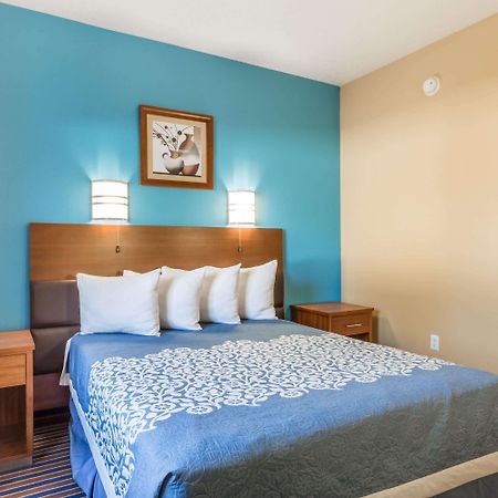 Days Inn By Wyndham ורנל מראה חיצוני תמונה