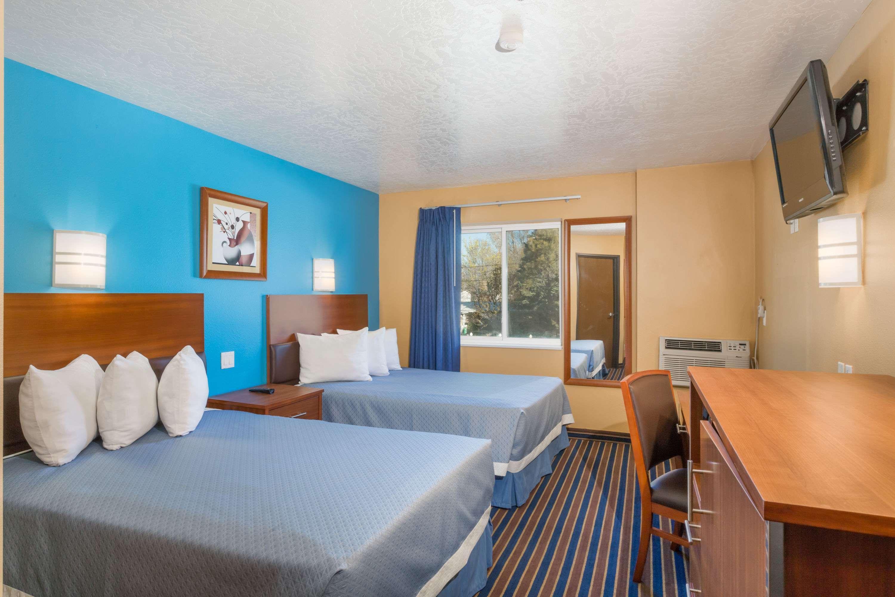 Days Inn By Wyndham ורנל מראה חיצוני תמונה