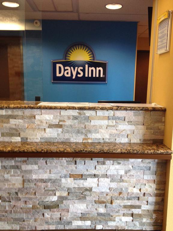 Days Inn By Wyndham ורנל מראה חיצוני תמונה