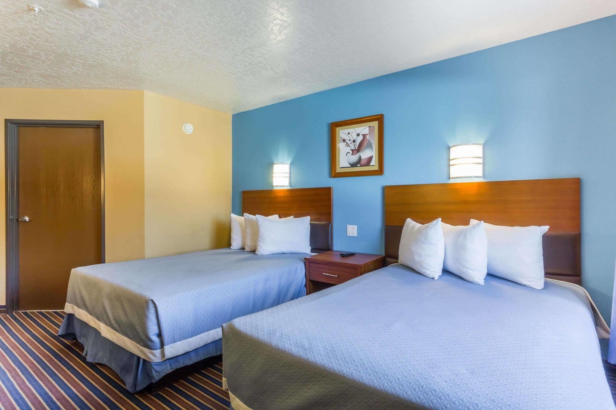 Days Inn By Wyndham ורנל מראה חיצוני תמונה